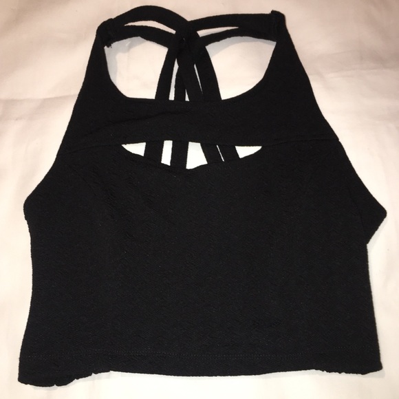 LF | VVNVVN Crop Top - Picture 2 of 6